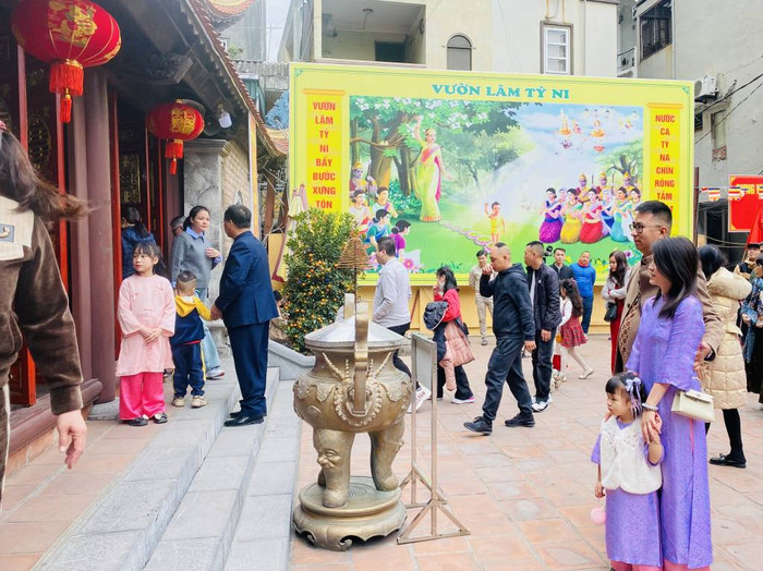 Đi lễ chùa đầu năm là một nét đẹp văn hóa truyền thống lâu đời mà còn là dịp để mỗi người hướng về những giá trị tinh thần cao đẹp, nuôi dưỡng thiện lành và tinh thần lạc quan cho hành trình phía trước. Ảnh: Tin tức Quảng Ninh 24/7