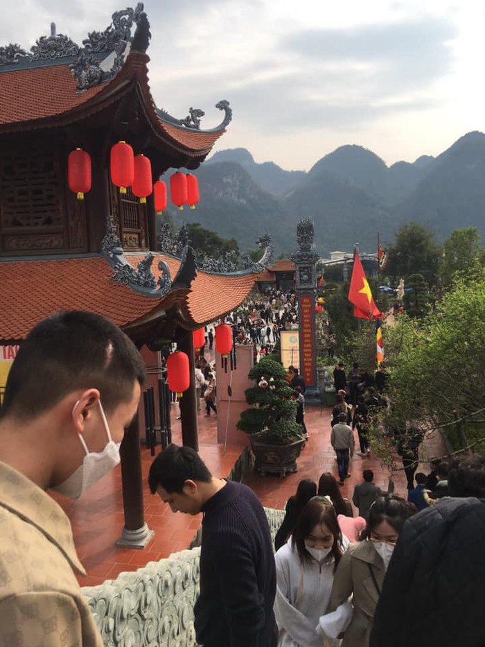 Người dân đi lễ chùa tại chùa Tân Thanh (Lạng Sơn) nhân ngày đầu năm mới. Ảnh: Hùng Ls