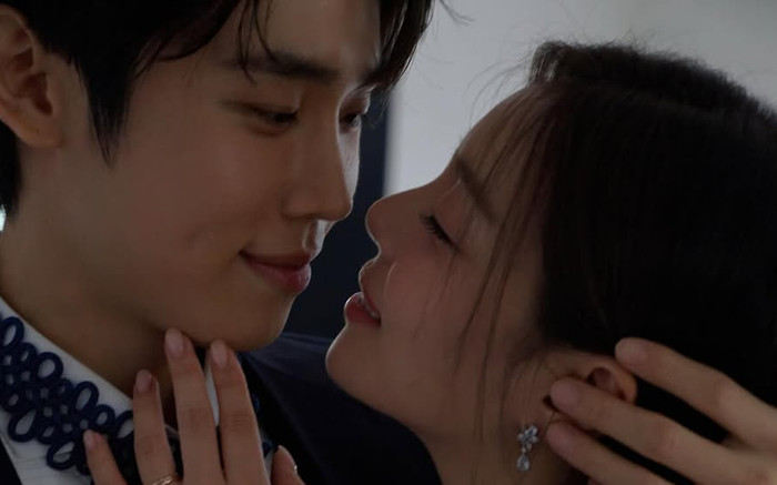 Nữ ca sĩ tung ảnh cưới đẹp như cổ tích với bạn trai đúng Mùng 1 Tết Ảnh 2