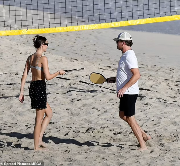 Vittoria Ceretti chơi thể thao cùng bạn trai tài tử Leonardo DiCaprio hơn 24 tuổi. (Ảnh: Daily Mail)