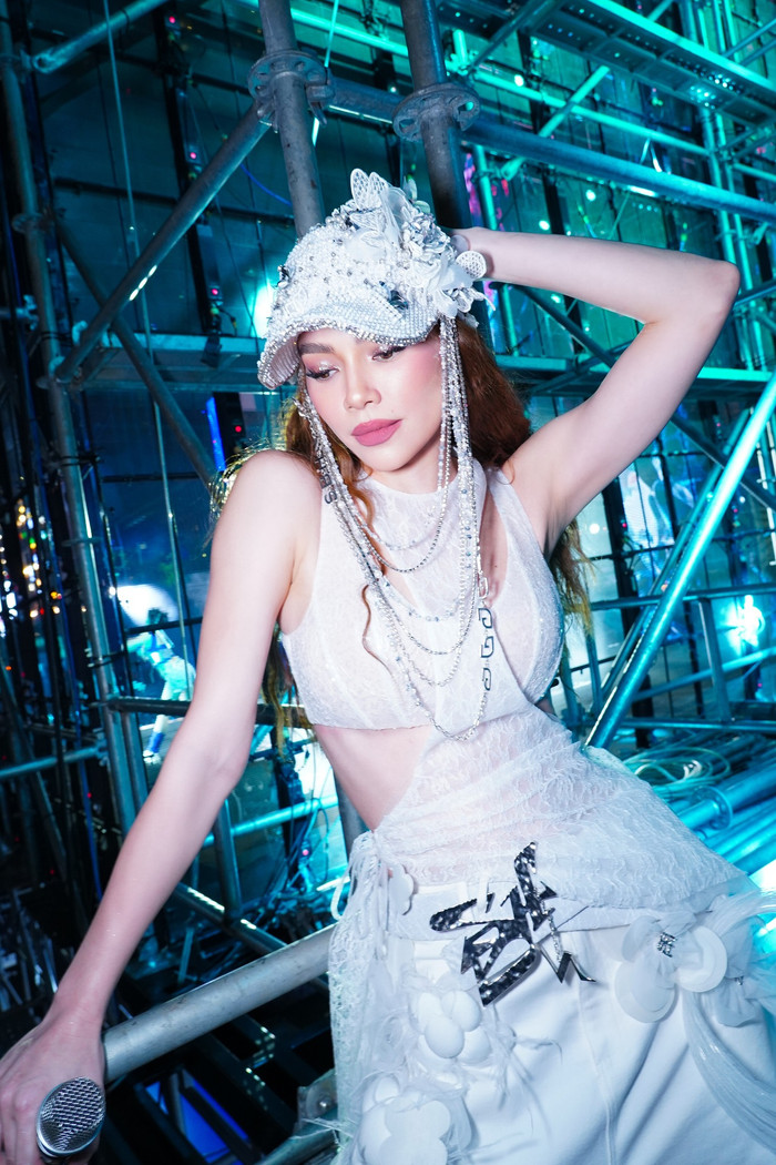 Hồ Ngọc Hà có khả năng phối đồ vô cùng khéo léo và tinh tế. Ảnh FBNV