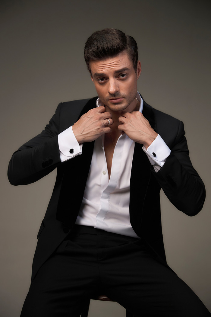 Việc lựa chọn chiếc sơ mi đi cùng là yếu tố tiên quyết khi mặc suit.