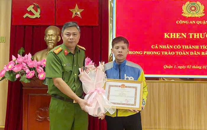 Khen thưởng tài xế công nghệ 'dũng cảm, không ngại hiểm nguy' ngăn cản 2 vợ chồng đánh người Ảnh 2