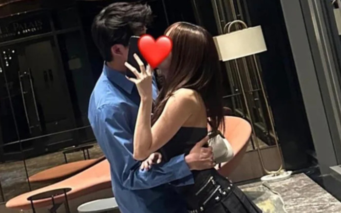 Thêm cặp đôi nổi tiếng Vbiz đường ai nấy đi, đàng gái có hành động 'tuyệt tình'? Ảnh 2