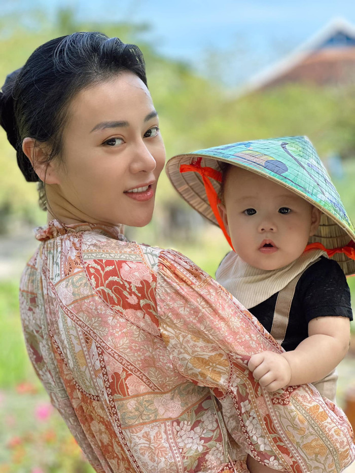 Phương Oanh đã có những chia sẻ xoay quanh việc nuôi dạy con cái với SAOstar mới đây.