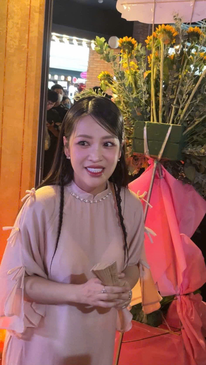 Mẹ bầu Puka lộ diện tại sự kiện công bố phim Nhà Gia Tiên