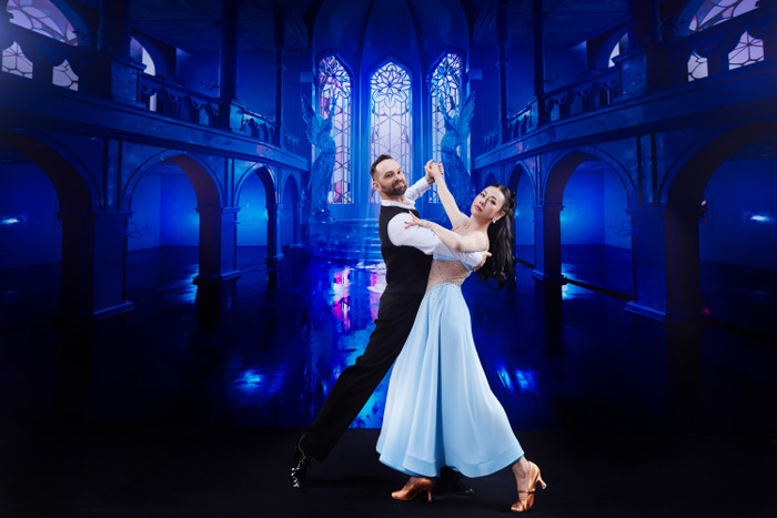 Phương Oanh và Daniel Denev lựa chọn thể loại Slow Waltz và Slow Foxtrot.