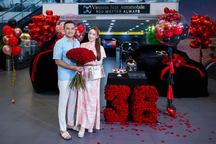 Lý Thuỳ Chang được chồng tặng quà sinh nhật là hai siêu xe trị giá hơn 15 tỷ đồng. (Ảnh: FBNV)