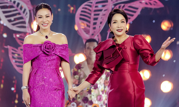 Màn song ca Khúc Giao Mùa (hay gọi vui là Khúc giao tranh) giữa Mỹ Linh và Thu Minh rất nổi tiếng mỗi dịp Xuân về.