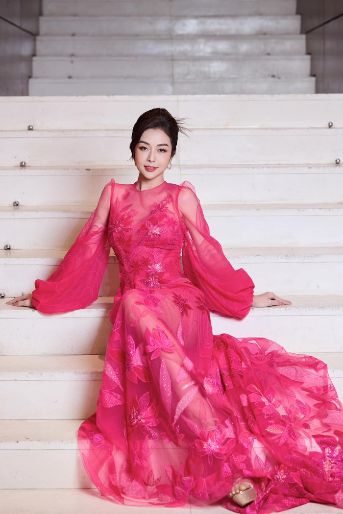 Mẹ 4 con khiến dân tình u mê nhan sắc vượt thời gian. Ảnh: FBNV