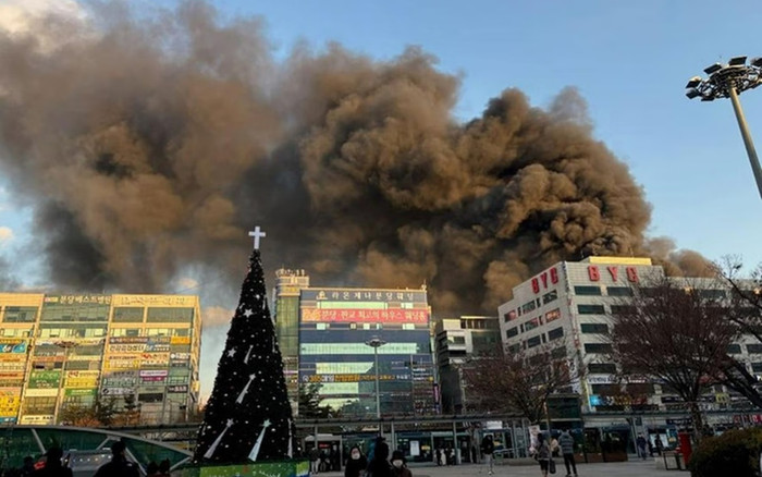 Cháy khu phức hợp thương mại ở Hàn Quốc, hơn 300 có mặt trong tòa nhà Ảnh 2