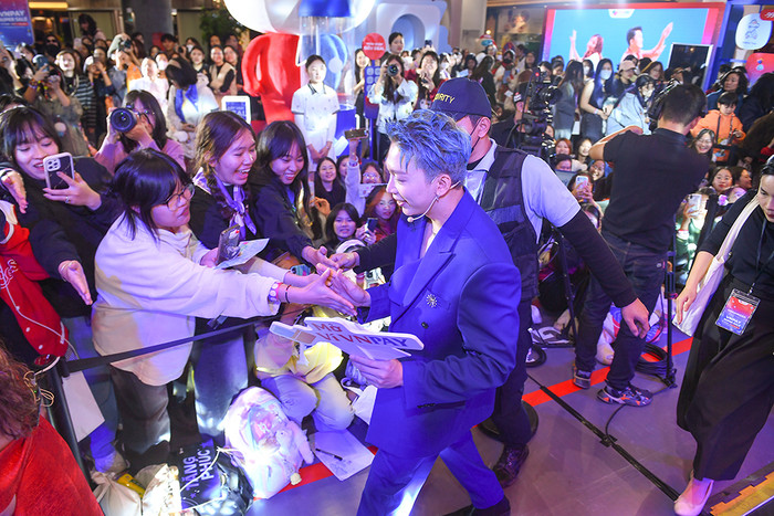 Tăng Phúc xuất hiện tại một sự kiện ở Hà Nội tối 3/1.