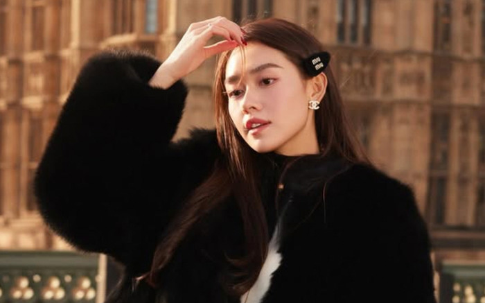 Á hậu Việt làm 'dâu hào môn' đón Tết sang chảnh ở trời Âu Ảnh 2