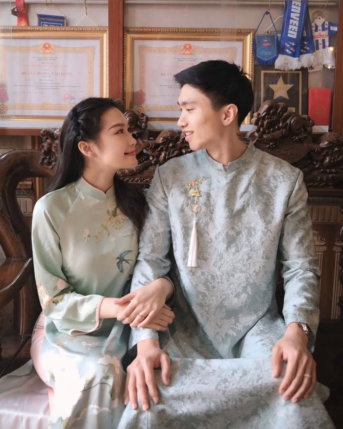 Đoàn Văn Hậu - Doãn Hải My tình tứ trong bộ ảnh đầu năm mới. (Ảnh: FBNV)
