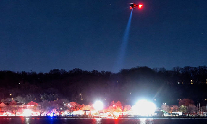 Máy bay chở hơn 60 người bị đâm trên bầu trời Mỹ, nhiều người thiệt mạng Ảnh 1