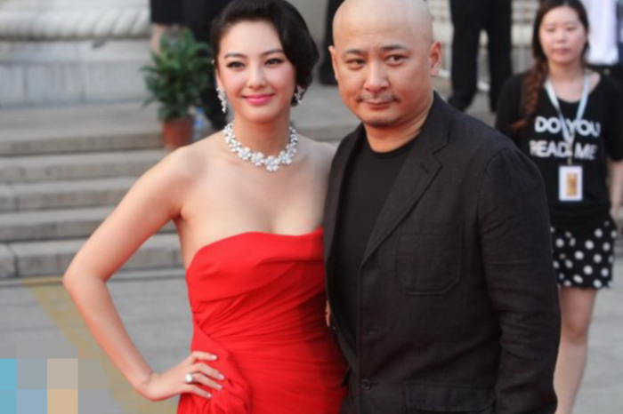 Trương Vũ Kỳ và người chồng đầu tiên - đạo diễn Vương Toàn An, hơn cô 21 tuổi ly hôn sau khi người này bị bắt vì tội mua dâm.
