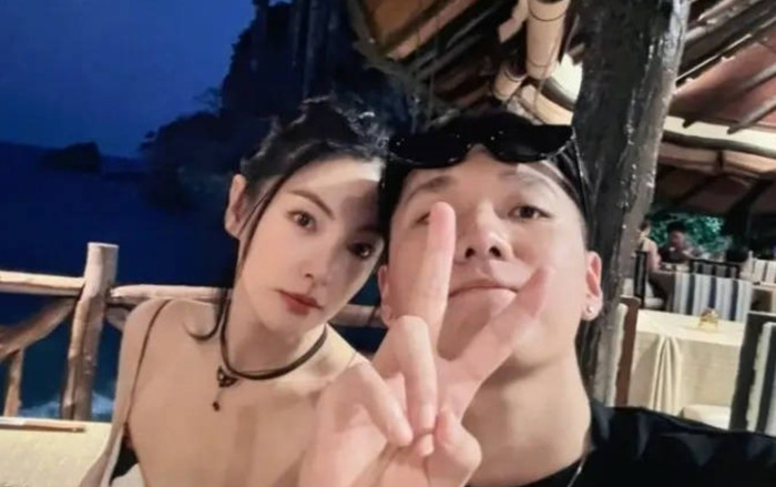 Cặp đôi nổi tiếng chia tay sau 1 ngày công khai hẹn hò Ảnh 2