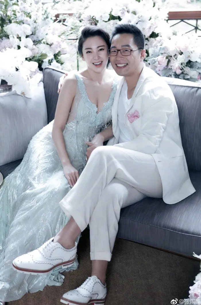 Cuộc hôn nhân của nữ diễn viên với người chồng thứ 2 là doanh nhân Viên Ba Nguyên cũng kết thúc sau 1 năm kết hôn. Cặp đôi có với nhau hai người con gồm 1 trai, 1 gái. 