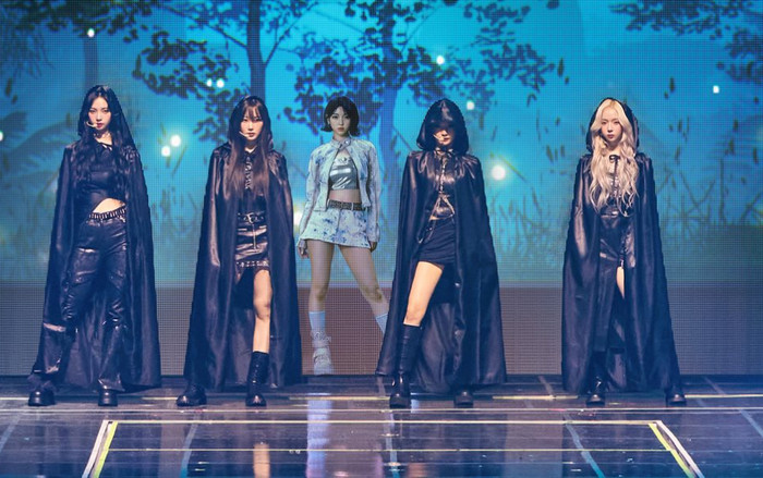 Mang thần tượng ảo lên sân khấu biểu diễn, concert của aespa khiến khán giả 'đứng hình' Ảnh 2