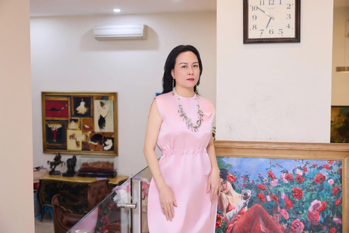 Vóc dáng thon gọn cùng nhan sắc tươi trẻ của Phượng Chanel ở tuổi 48. (Ảnh: FBNV)