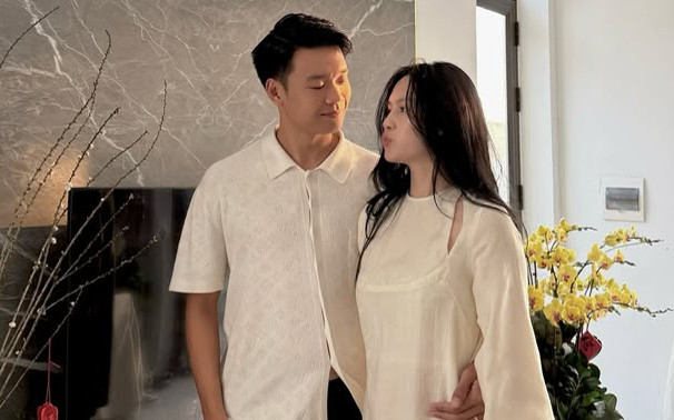 Vợ đẹp như Hoa hậu của trung vệ Thành Chung khoe nhiều khoảnh khắc mật ngọt Ảnh 2