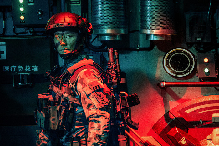 Kịch bản tối tăm nặng nề khiến Hành Động Giao Long không được lòng khán giả.