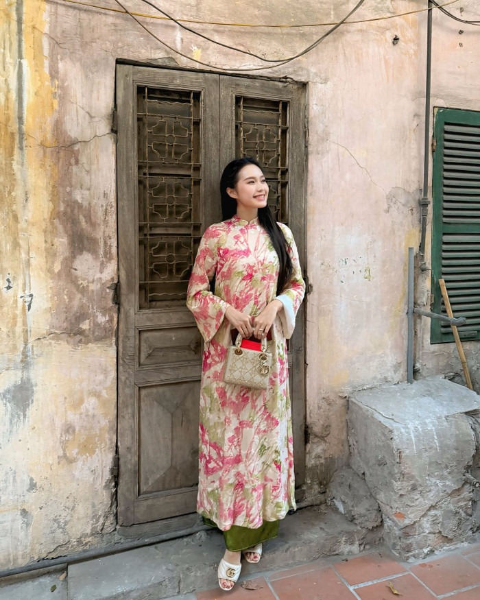 Doãn Hải My khoe nhan sắc ngọt ngào trong ngày Tết. 