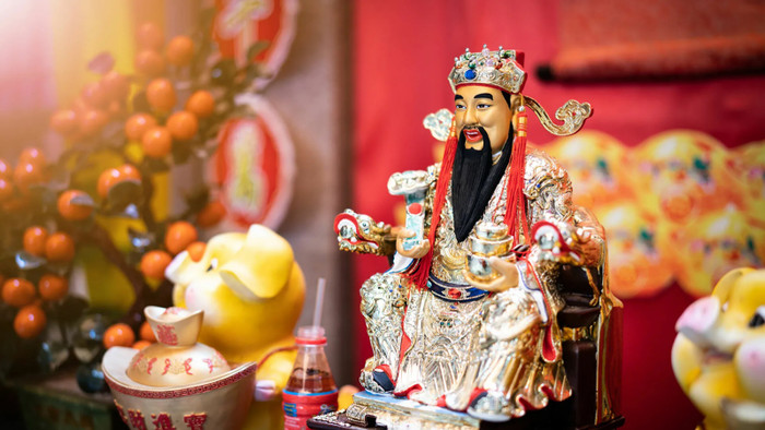 Nhiều người làm ăn, kinh doanh rất quan trọng ngày vía Thần Tài. Ảnh minh họa