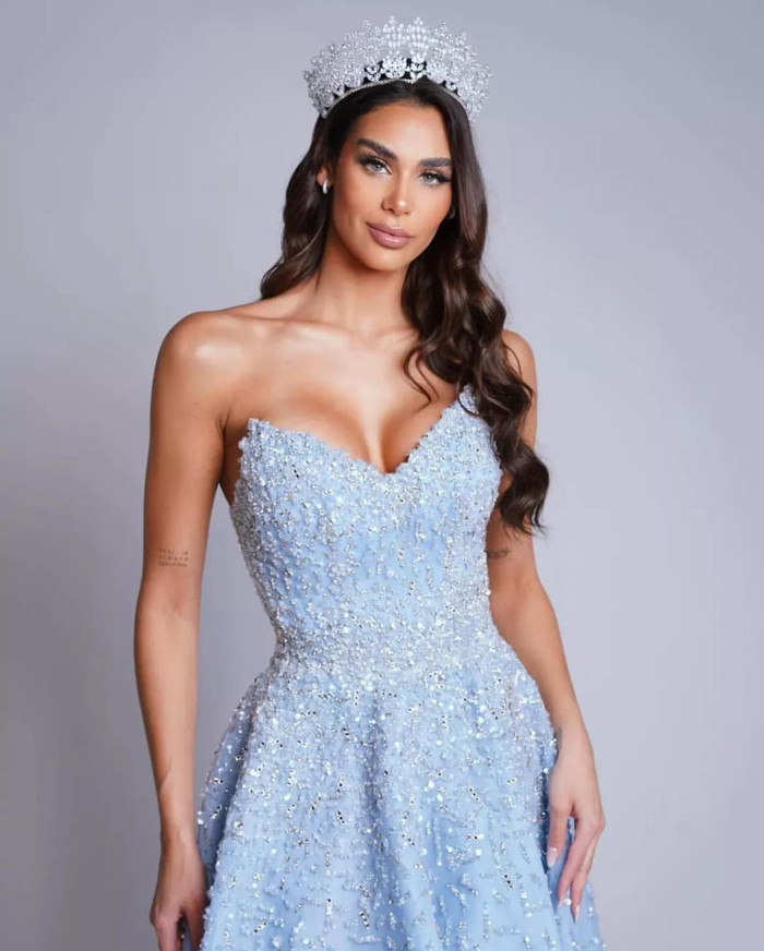 Magali Benejam bị thu hồi danh hiệu sau những ồn ào phát ngôn trên mạng xã hội trước đó.