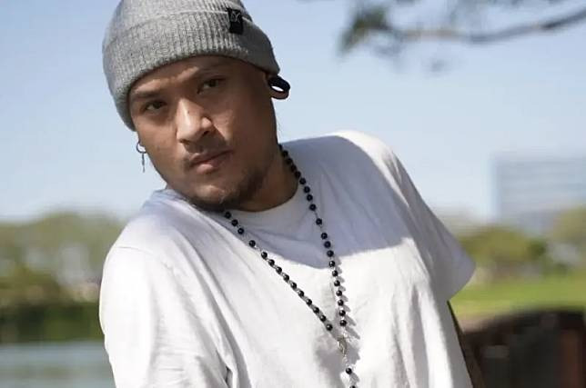 Nam ca sĩ Lawai Arik qua đời trong lúc đang chuẩn bị cho đêm nhạc cuối năm. 