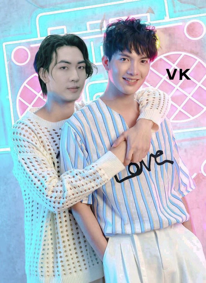 Pong (bên trái) chia tay người yêu sau 3 năm hẹn hò. 