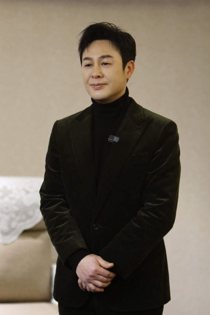 Trương Tụng Văn bị tố phông bạt từ thiện.