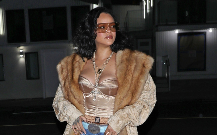 Nếu bỏ hết túi hiệu, Rihanna chỉ sử dụng mẫu nào? Ảnh 2