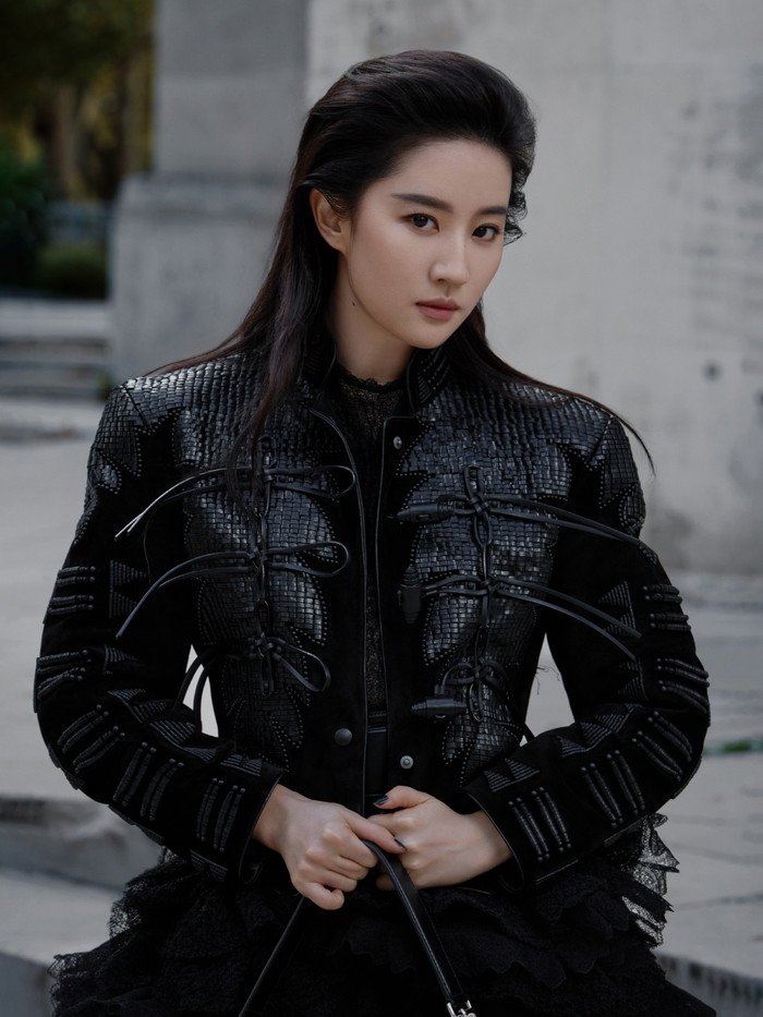 Lưu Diệc Phi thường xuyên bị mỉa mai vì tăng cân.