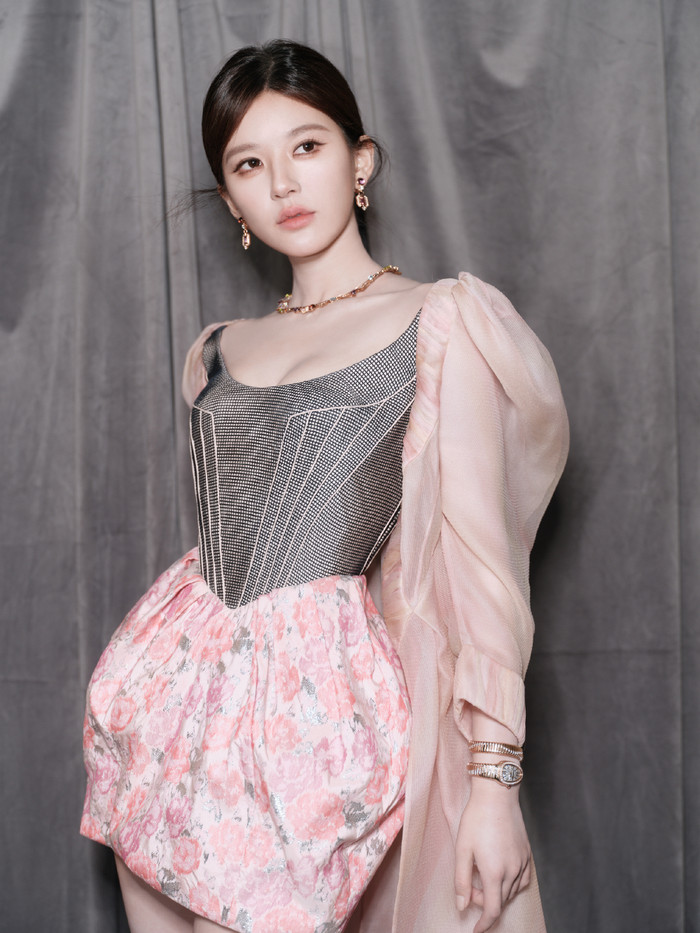 Ồn ào liên quan đến Triệu Lộ Tư khiến Đại Phụng Đả Canh Nhân lép vế.