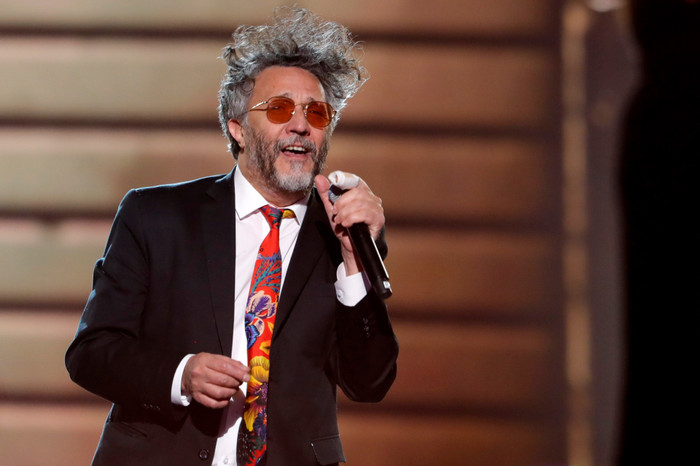 Nam ca sĩ 61 tuổi gặp tai nạn gãy 5 xương sườn vào năm 2024 nay ra sao? Ảnh 3