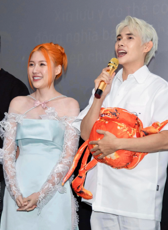 Uyển Ân và Quỳnh Lý từng vướng nghi vấn hẹn hò sau khi tham gia chung phim điện ảnh Nhà Bà Nữ. (Ảnh: Sưu tầm)