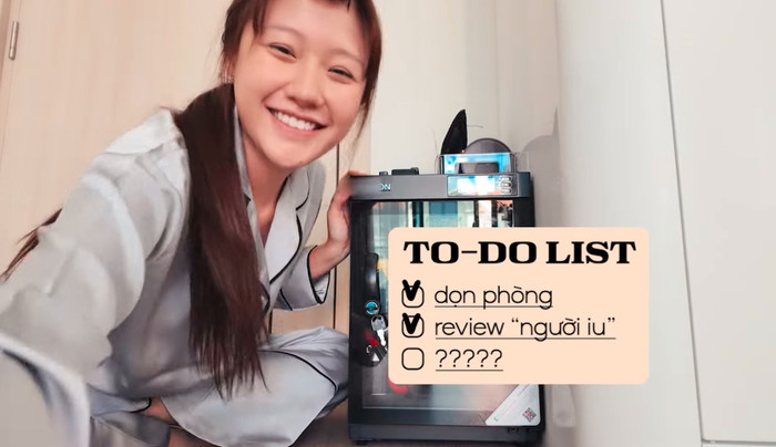 Nữ diễn viên còn hào hứng thực hiện review 'người yêu'. (Ảnh: Chụp màn hình Youtube Huỳnh Uyển Ân)