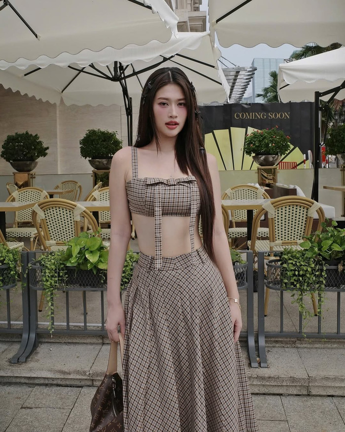 Hoa hậu Đoàn Thiên Ân xuống phố với mẫu túi hàng hiệu hơn 60 triệu đồng. (Ảnh: FBNV)