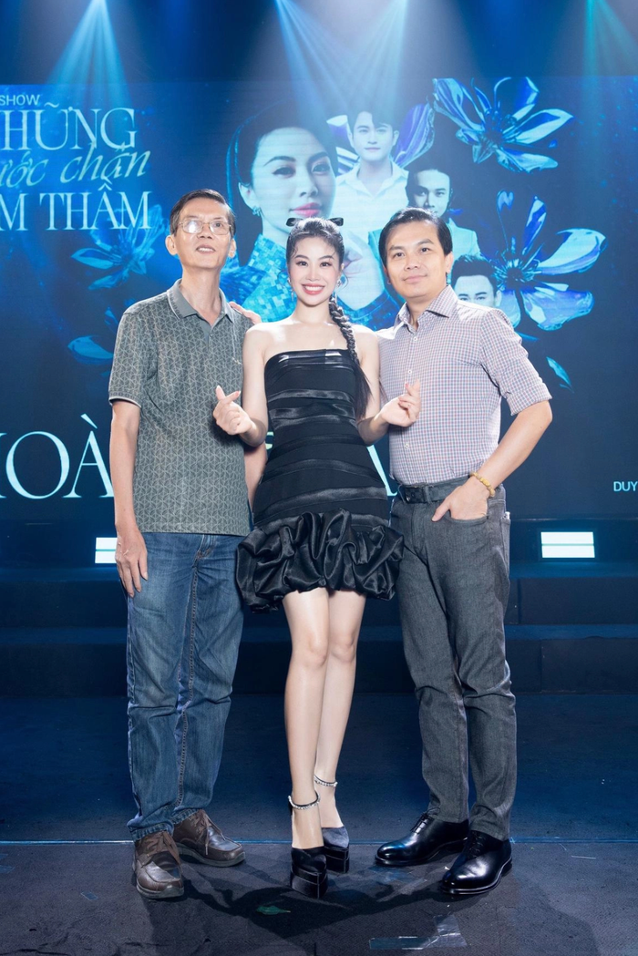 Nữ ca sĩ là học trò của danh ca Mạnh Quỳnh và cố ca sĩ Phi Nhung.