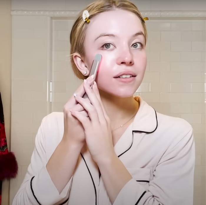  Ánh sáng đỏ đang trở thành vũ khí tối thượng trong các quy trình làm đẹp.