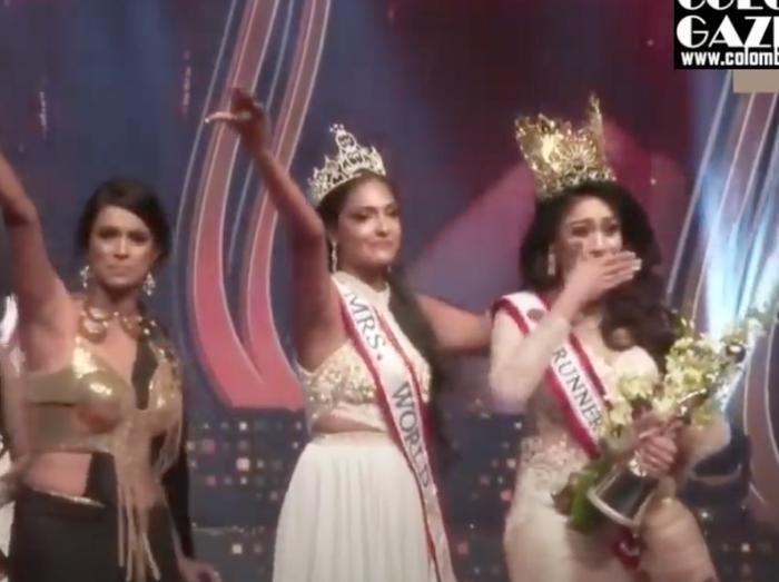 Hành động giật vương miện của Hoa hậu Caroline Jurie gây tranh cãi trên các diễn đàn mạng xã hội.&nbsp;