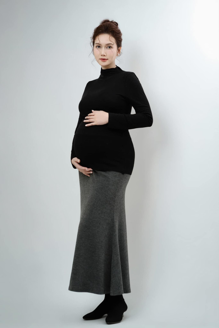 Hương Giang chuẩn bị lâm bồn. Ảnh: FBNV