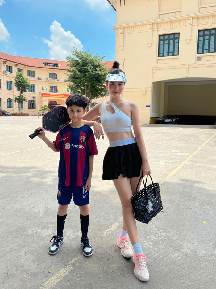 Huyền Lizzie tạo điều kiện cho con trai tham gia các lớp học rèn luyện sức khoẻ.