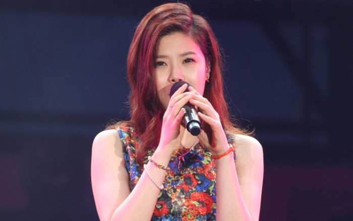 Nữ ca sĩ hát nhạc phim 'Hậu duệ mặt trời' hối hận vì bảo vệ chồng Ảnh 2