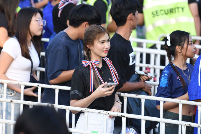 CĐV Thái Lan cũng kéo về sân Rajamangala từ lúc 15h30. Ảnh: FAT