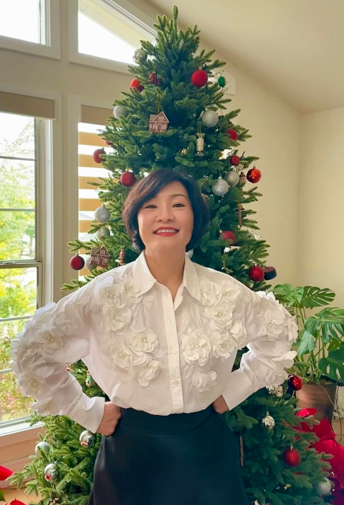 Nghệ sĩ Hồng Đào thường xuyên trang trí nhà cửa theo mùa lễ hội. Ảnh: FBNV