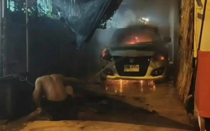 Chiếc xe hơi đậu trong nhà bị lửa thiêu rụi, người chủ bất lực khi biết được 'thủ phạm' Ảnh 2