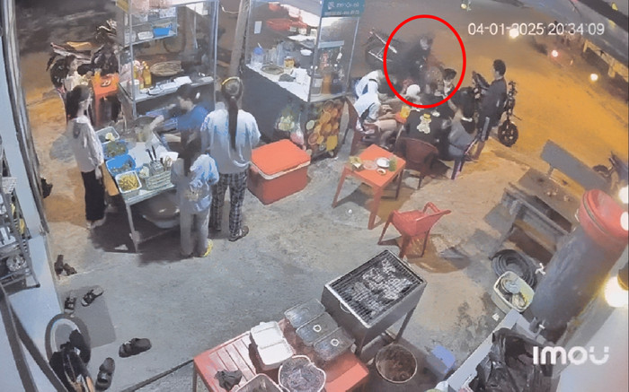 Nam sinh lớp 7 bị người đàn ông hành hung giữa đường gây phẫn nộ, dư luận kêu gọi công lý Ảnh 2