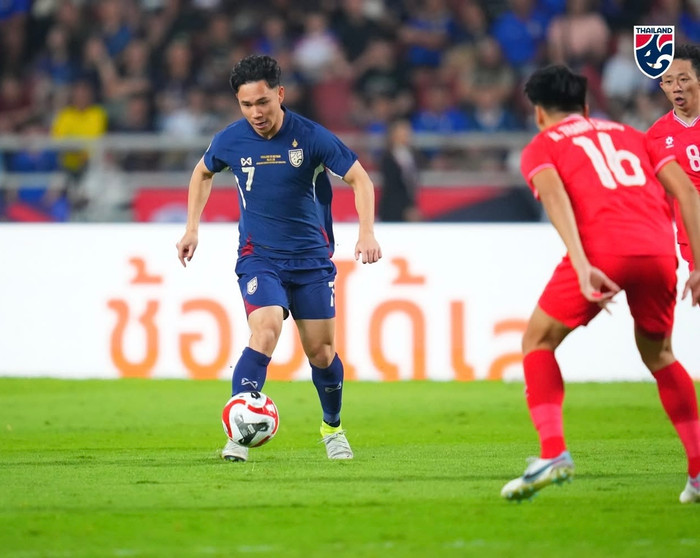 Supachok đã ghi một bàn thắng bẩn vào lưới tuyển Việt Nam. Ảnh: FAT